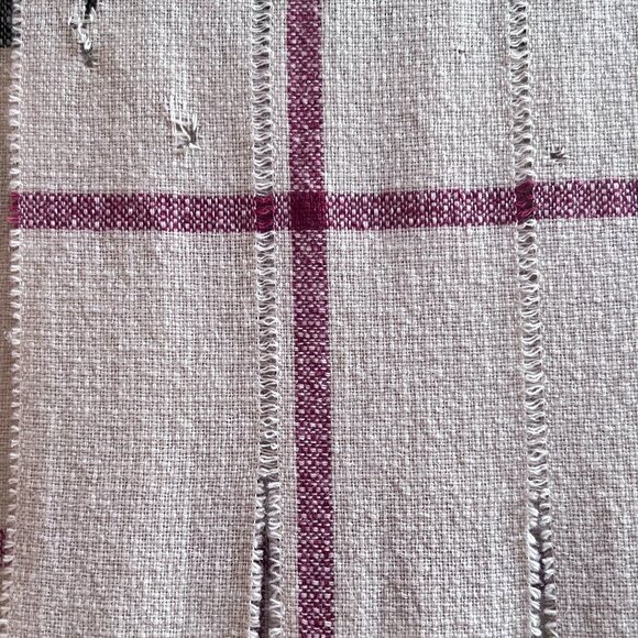 Elegant Burberry Check 100% Cashmere Scarf – Timeless Style - Picture 6 of 13